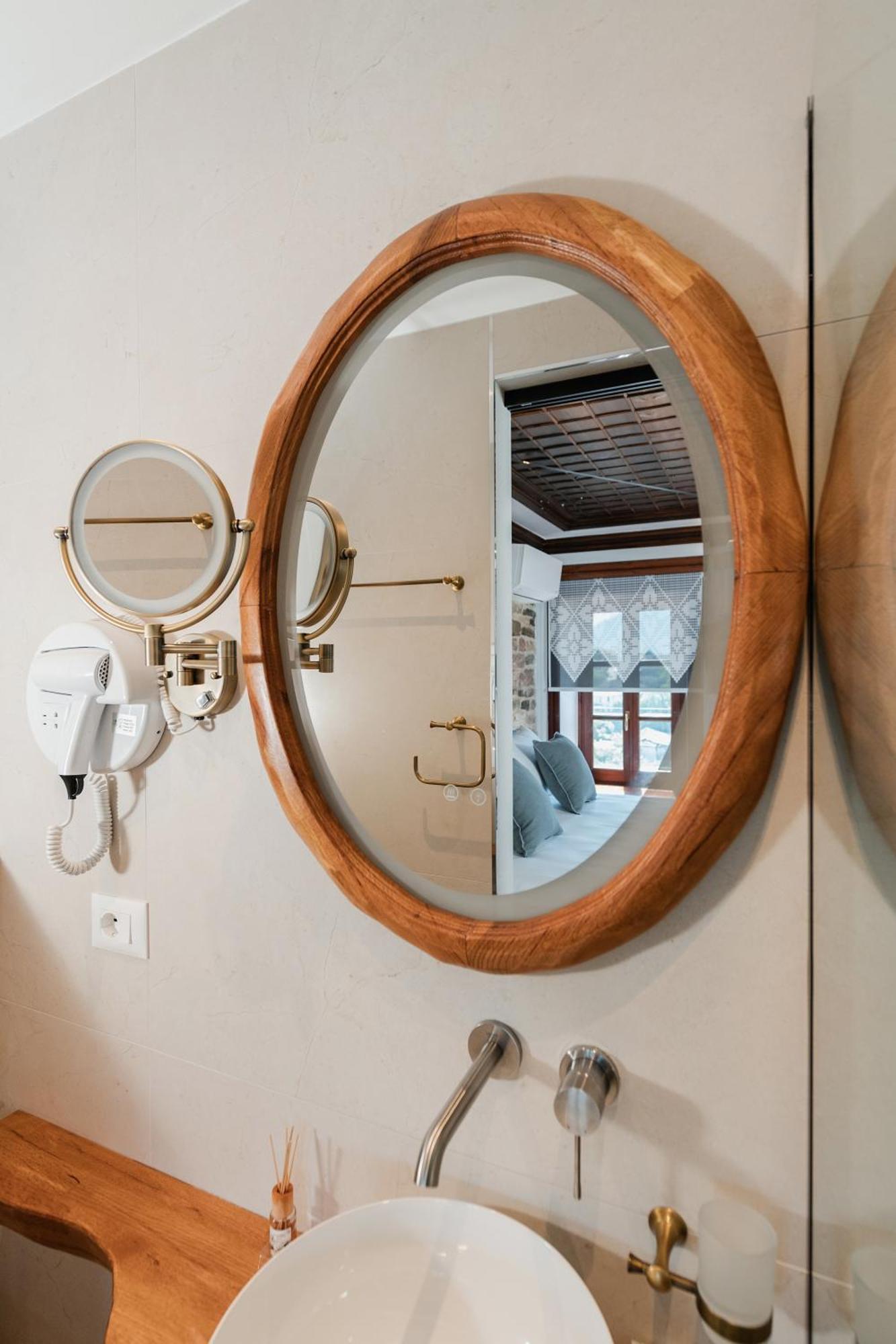 Dam Stone Boutique Hotel Gjirokastër Esterno foto