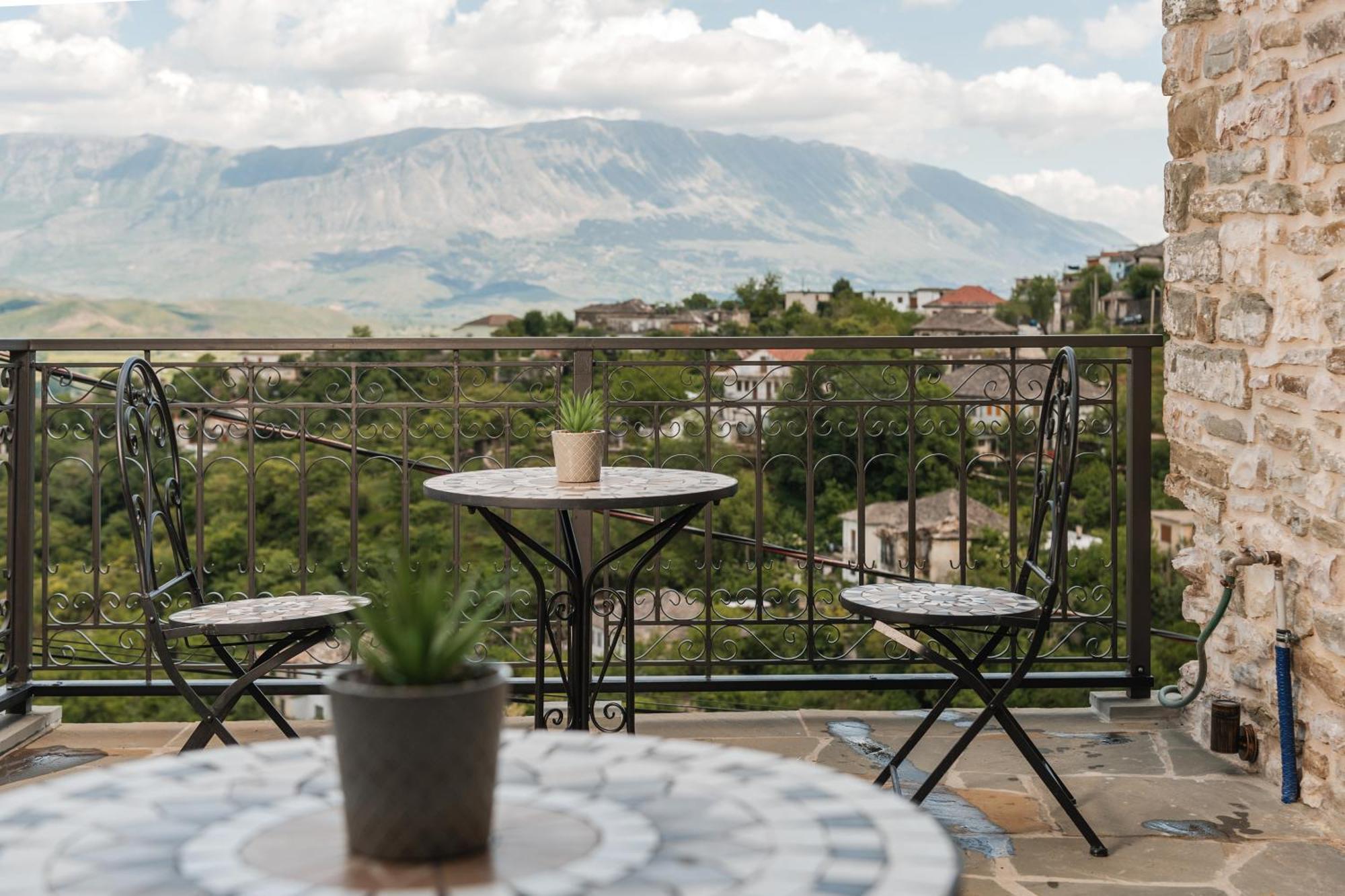 Dam Stone Boutique Hotel Gjirokastër Esterno foto