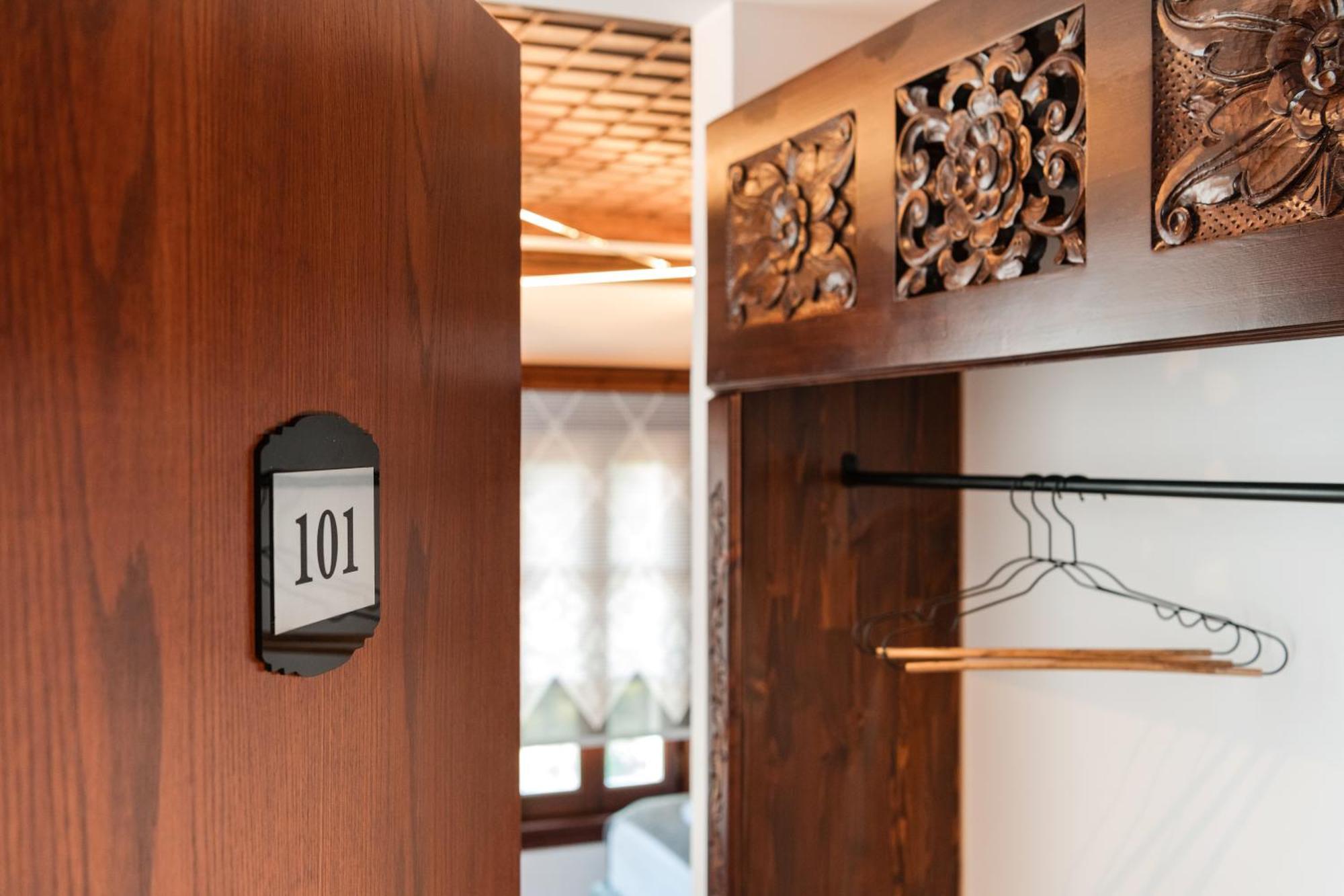 Dam Stone Boutique Hotel Gjirokastër Esterno foto